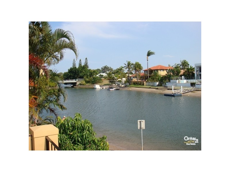 16 Saywell St, Bundall QLD 4217