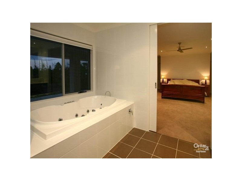 7019 Circa Vista Drive, Benowa QLD 4217