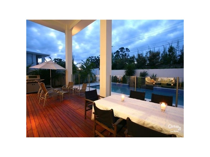 7019 Circa Vista Drive, Benowa QLD 4217