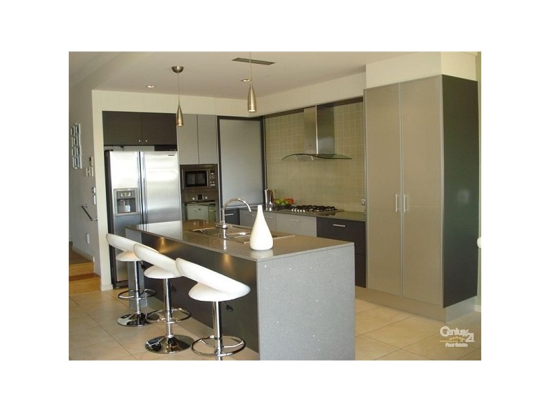 3002 The Boulevard, Carrara QLD 4211