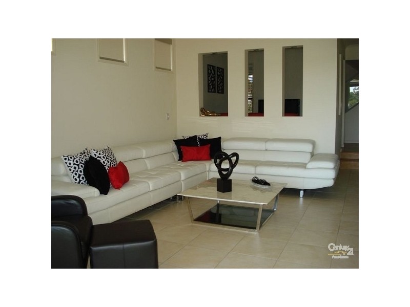 3002 The Boulevard, Carrara QLD 4211
