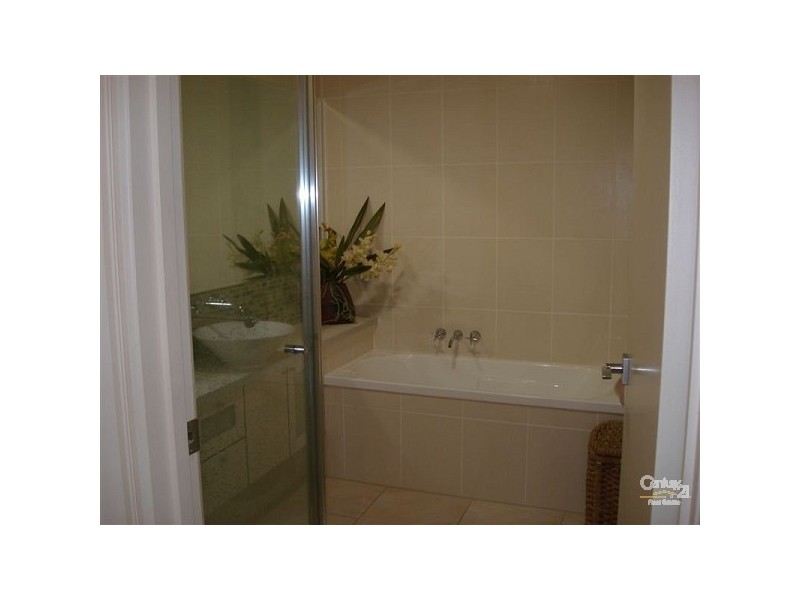 3002 The Boulevard, Carrara QLD 4211