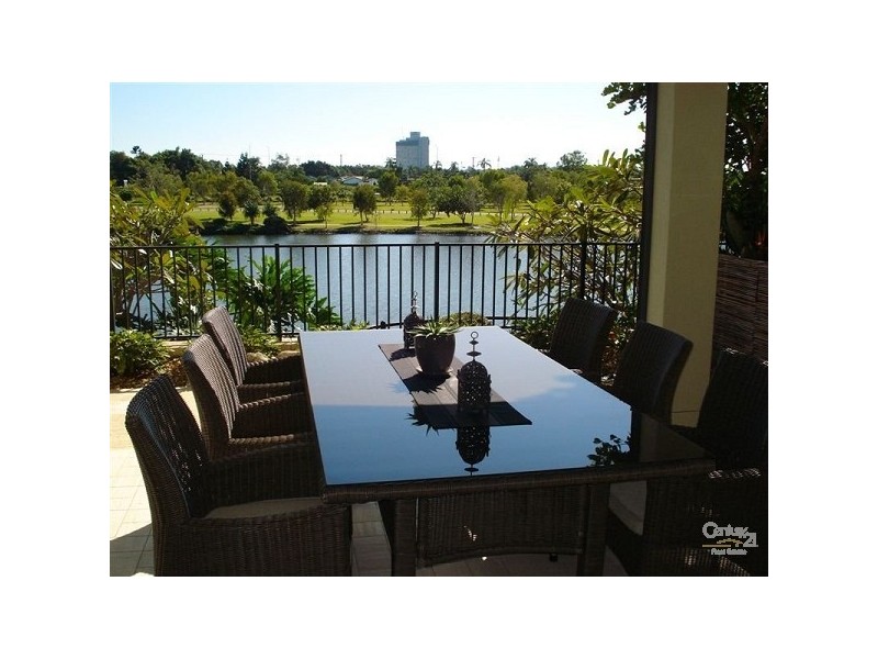 3002 The Boulevard, Carrara QLD 4211