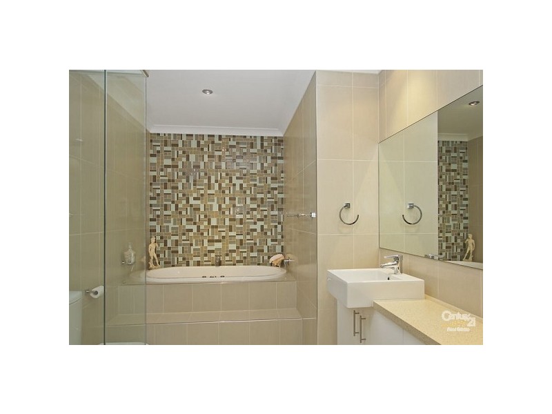 6020A Vista Drive, Benowa QLD 4217