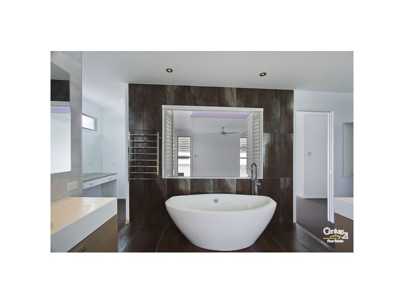 9003 Northview Parade, Benowa QLD 4217