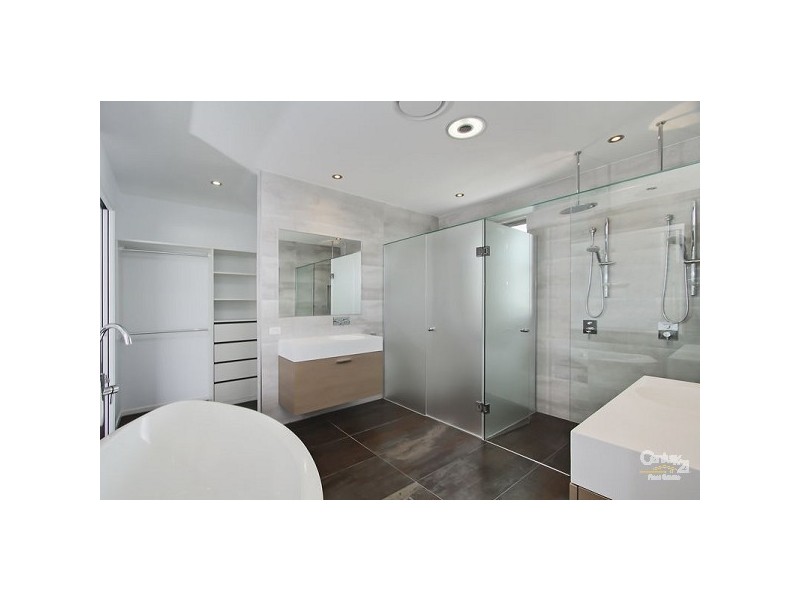 9003 Northview Parade, Benowa QLD 4217