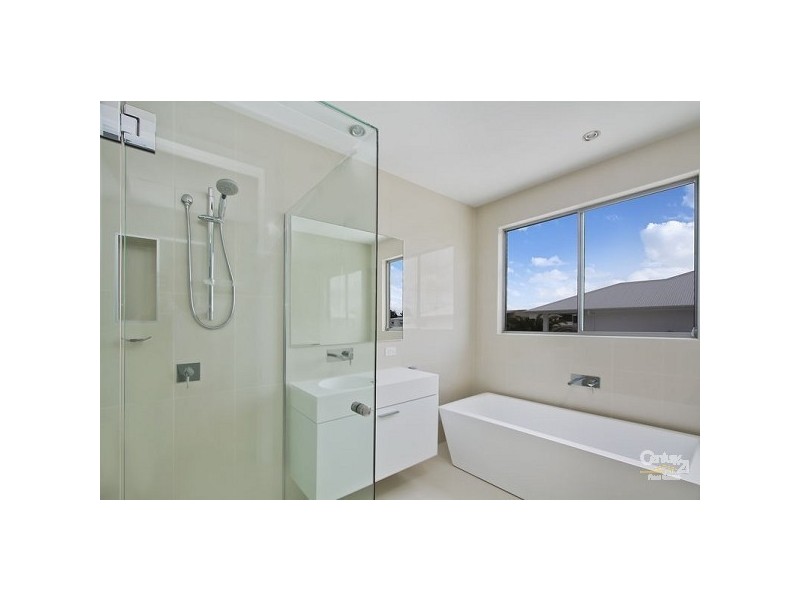 9003 Northview Parade, Benowa QLD 4217