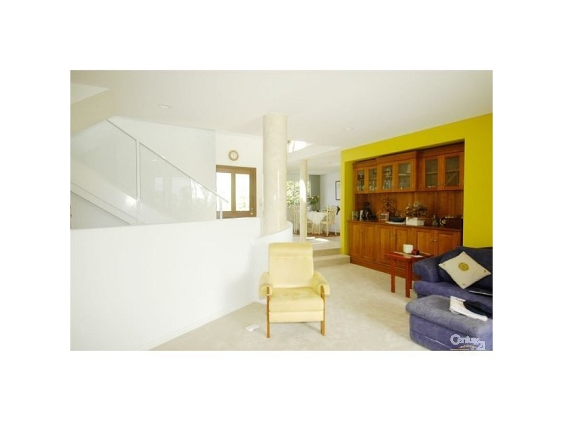 9 Riverbank Crt, Ashmore QLD 4214