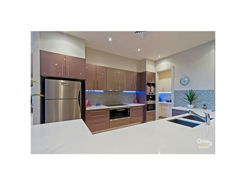 4002 The Boulevarde, Benowa QLD 4217