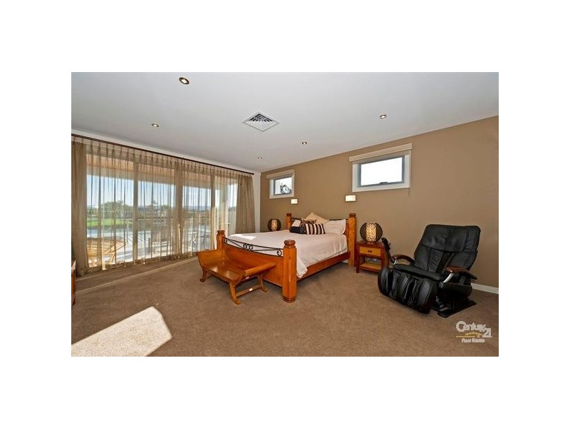 4002 The Boulevarde, Benowa QLD 4217