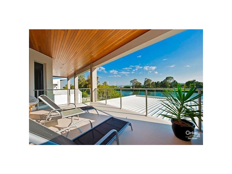 4002 The Boulevarde, Benowa QLD 4217