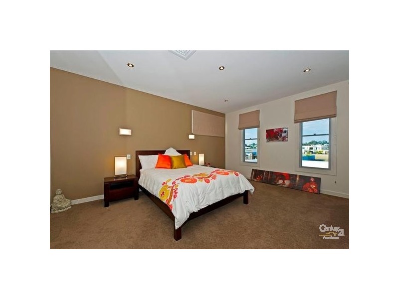 4002 The Boulevarde, Benowa QLD 4217