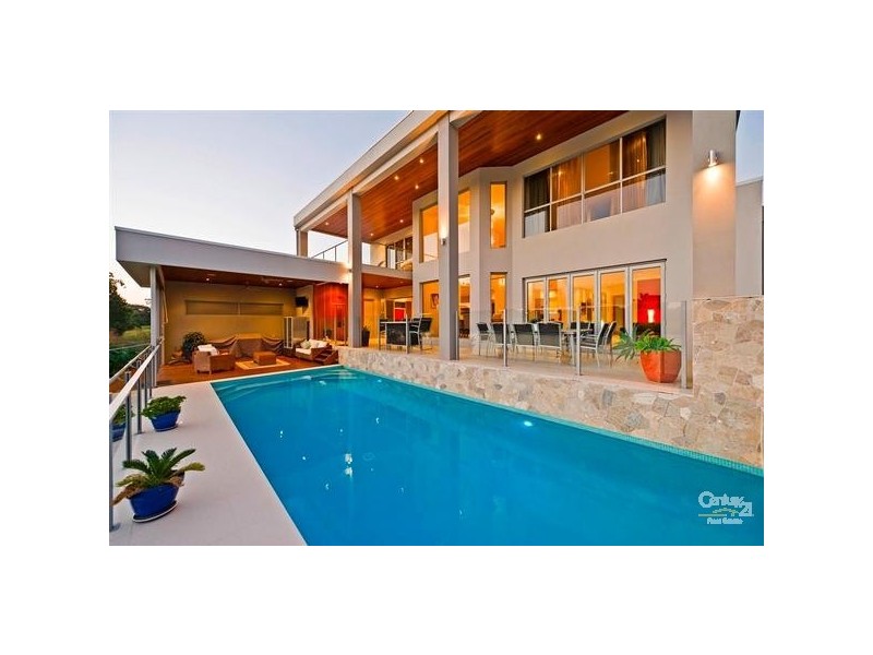 4002 The Boulevarde, Benowa QLD 4217