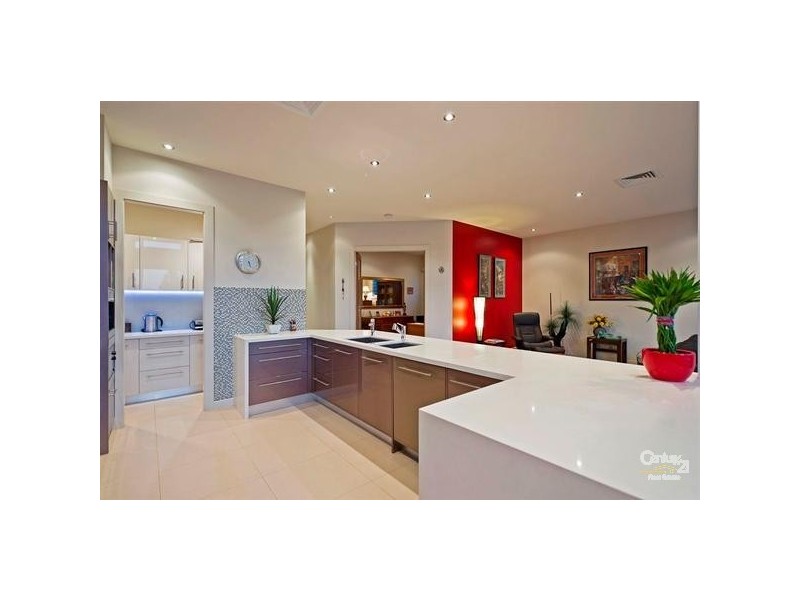 4002 The Boulevarde, Benowa QLD 4217