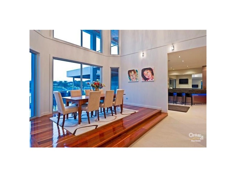 4002 The Boulevarde, Benowa QLD 4217