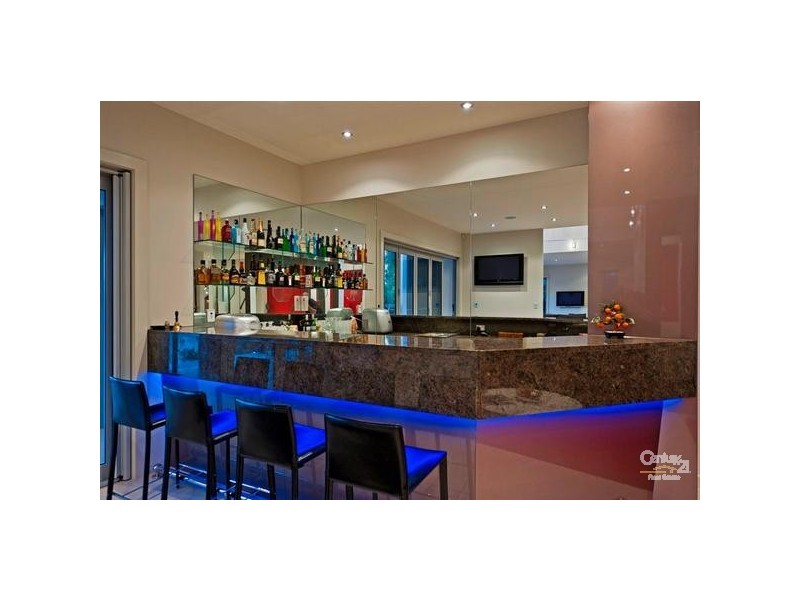 4002 The Boulevarde, Benowa QLD 4217