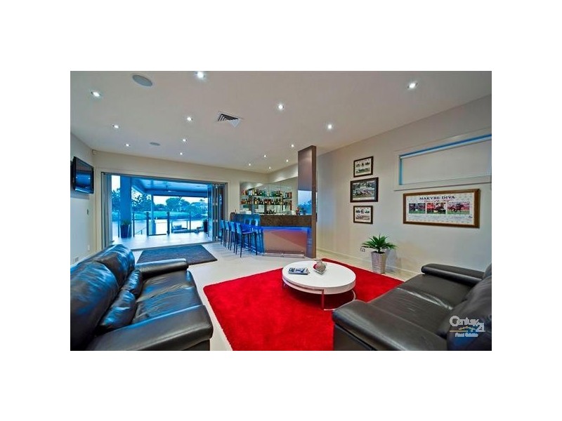 4002 The Boulevarde, Benowa QLD 4217