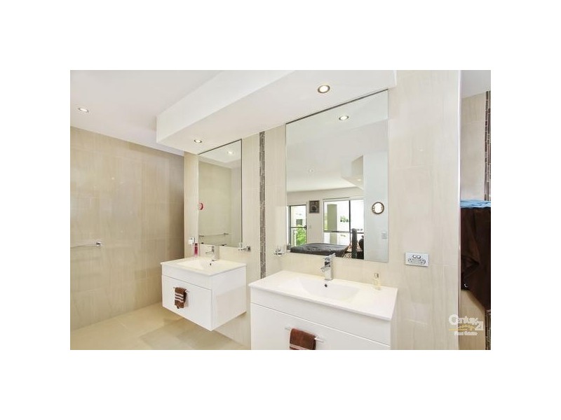 8002b Vista Drive, Benowa QLD 4217