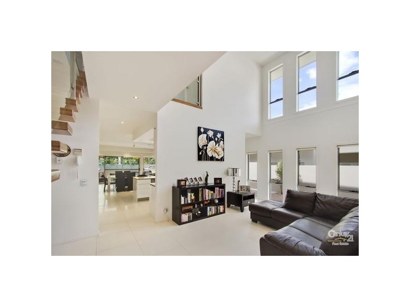 8002b Vista Drive, Benowa QLD 4217