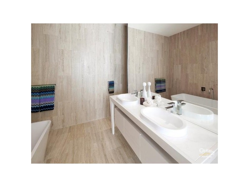 14 The Boulevarde, Benowa QLD 4217