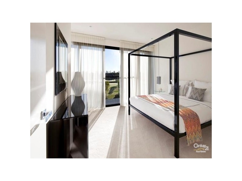 14 The Boulevarde, Benowa QLD 4217