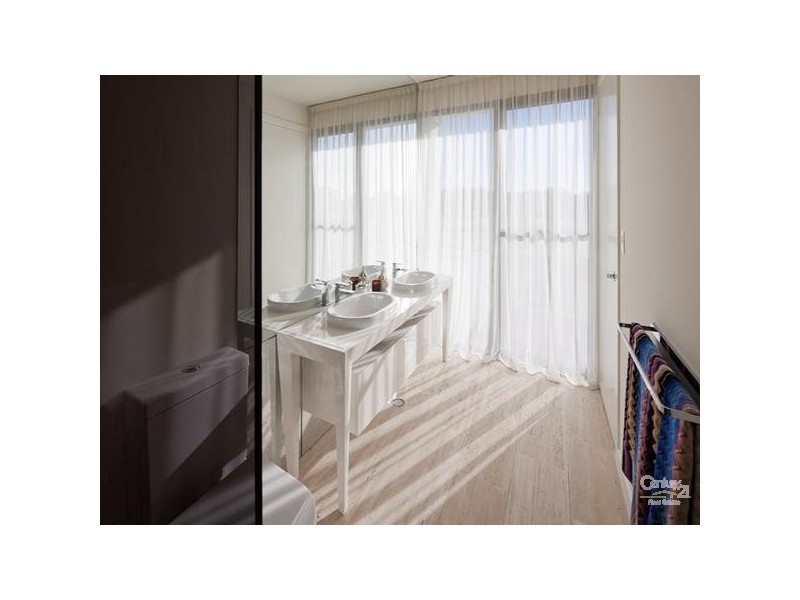 14 The Boulevarde, Benowa QLD 4217