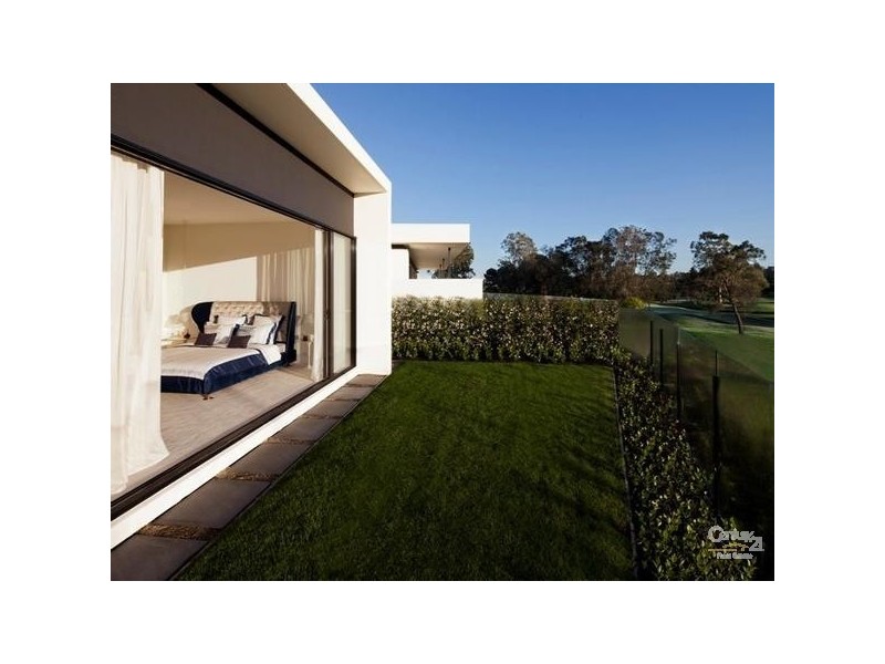 14 The Boulevarde, Benowa QLD 4217