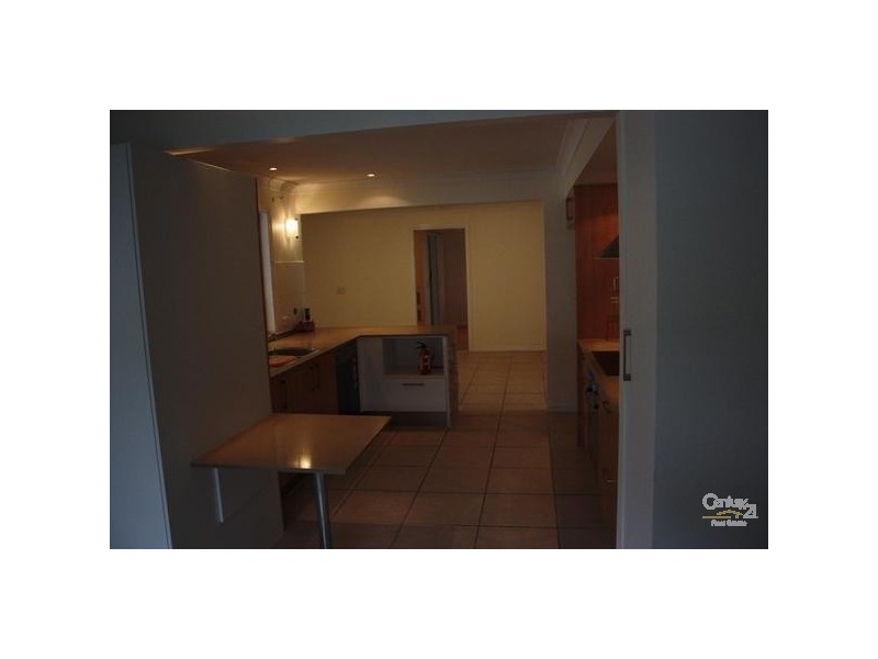 11 Alamau St, Benowa QLD 4217