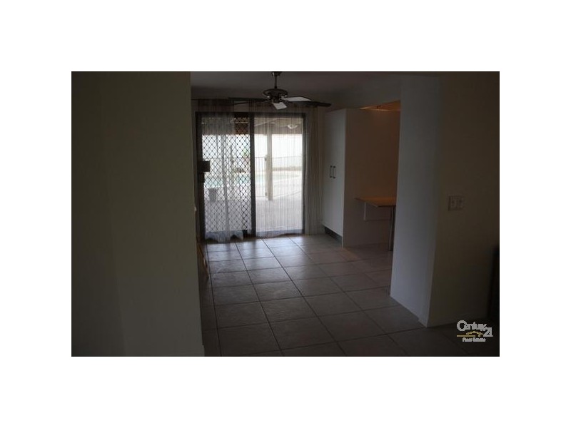 11 Alamau St, Benowa QLD 4217