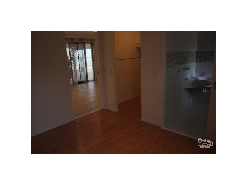 11 Alamau St, Benowa QLD 4217