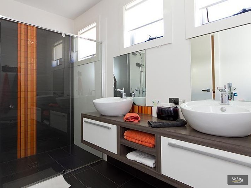 8010b Vista Drive, Benowa QLD 4217