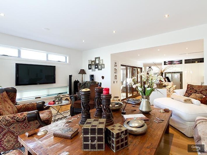 8010b Vista Drive, Benowa QLD 4217