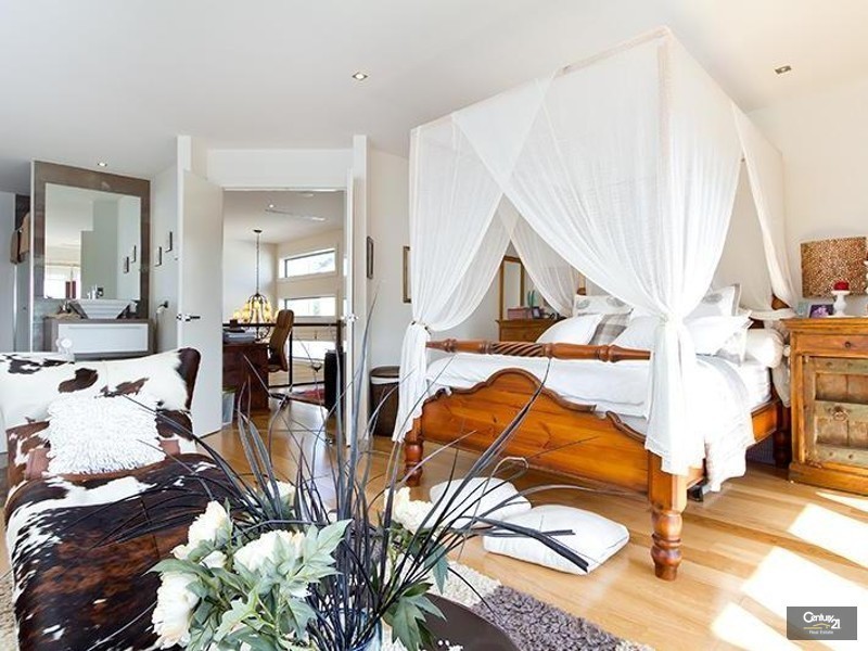 8010b Vista Drive, Benowa QLD 4217