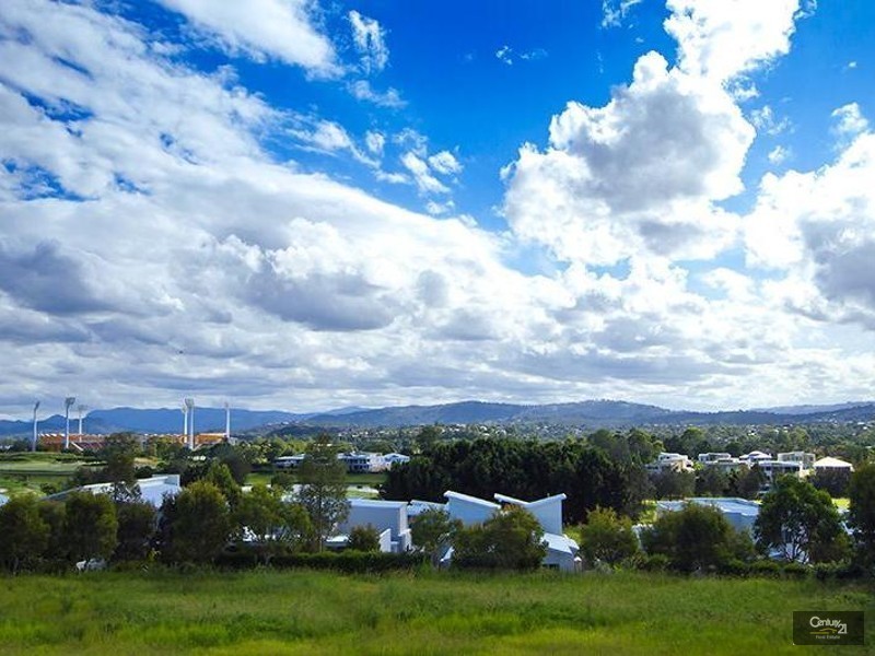 8010b Vista Drive, Benowa QLD 4217