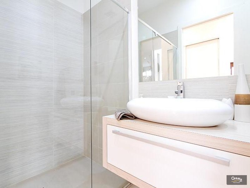 8010b Vista Drive, Benowa QLD 4217