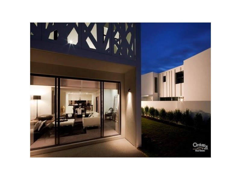 10013 The Boulevarde Lane, Benowa QLD 4217