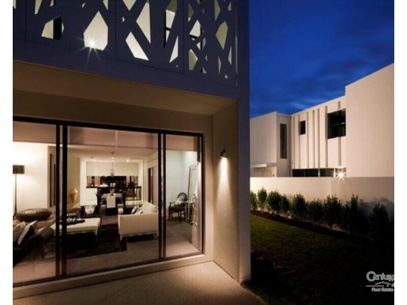 10026 The Boulevarde Lane, Benowa QLD 4217