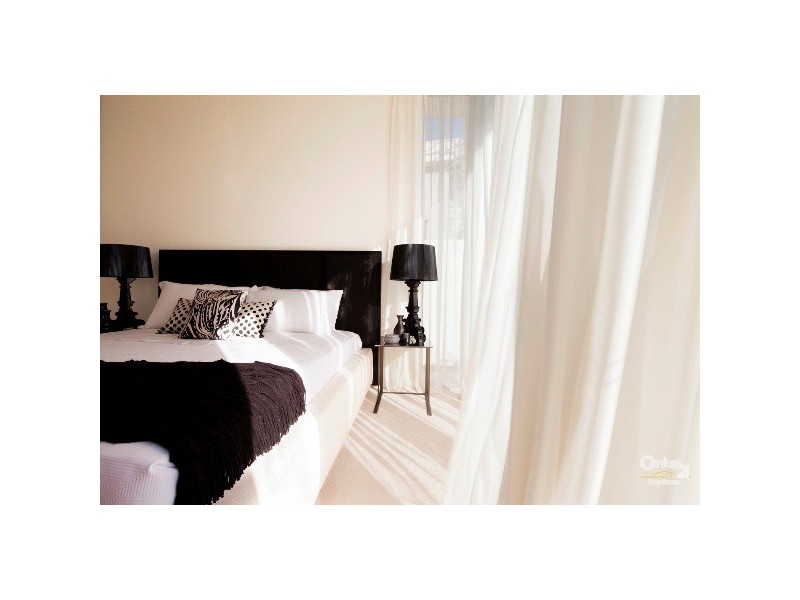 3 The Boulevarde, Benowa QLD 4217