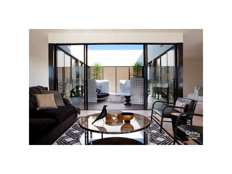 3 The Boulevarde, Benowa QLD 4217