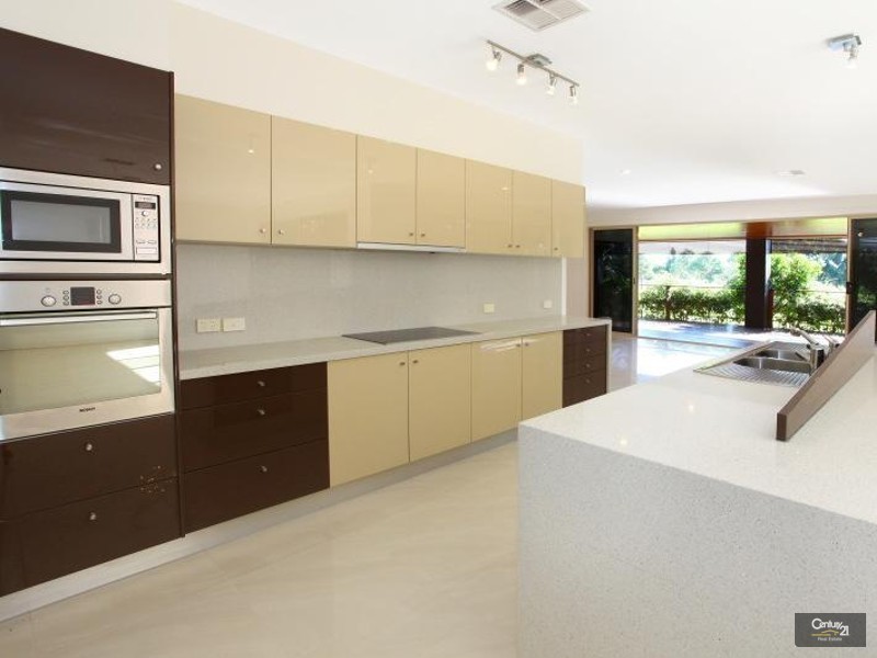 1021 Lakeview Tce, Benowa QLD 4217