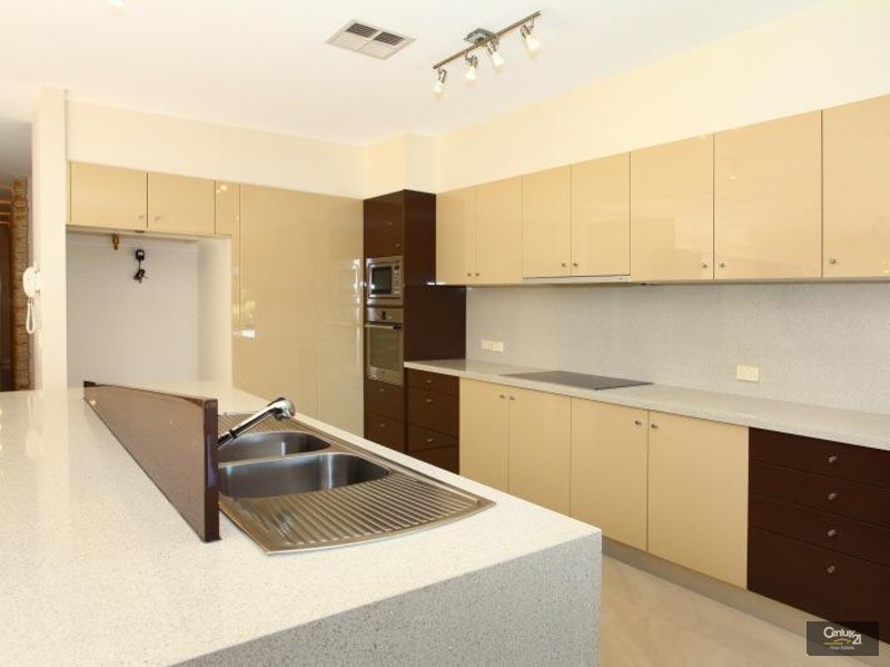 1021 Lakeview Tce, Benowa QLD 4217