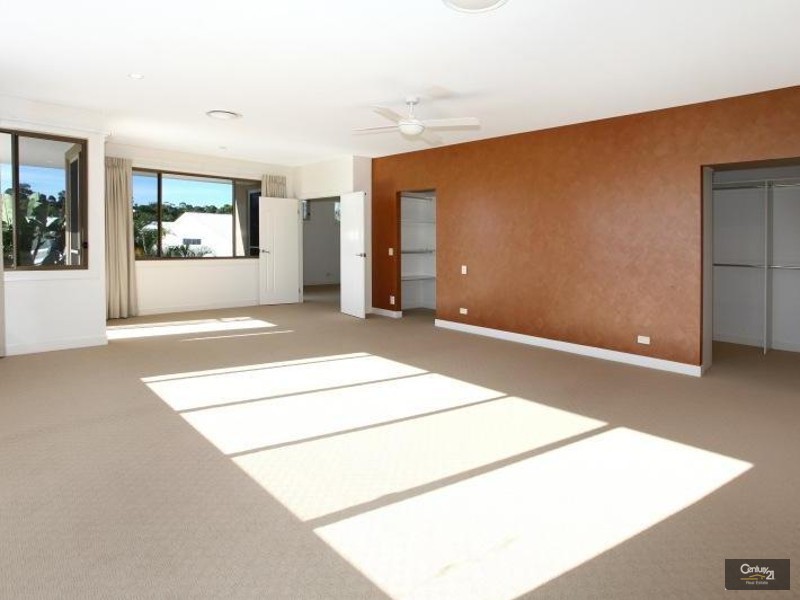 1021 Lakeview Tce, Benowa QLD 4217