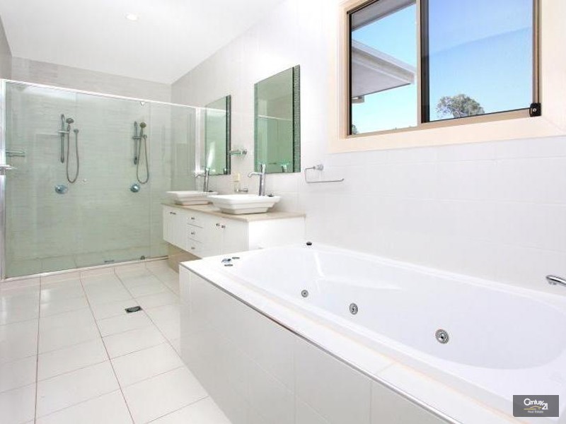 1021 Lakeview Tce, Benowa QLD 4217