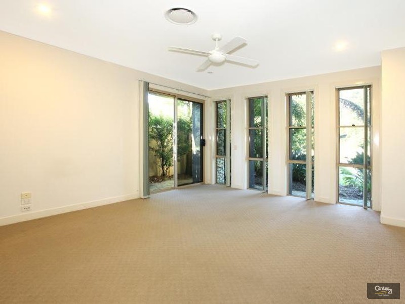 1021 Lakeview Tce, Benowa QLD 4217