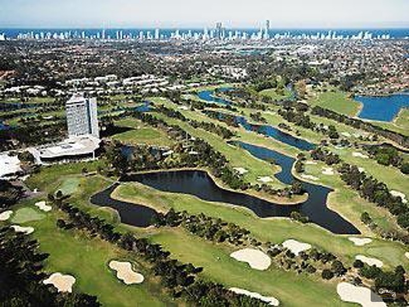 9007 The Boulevarde, Benowa QLD 4217