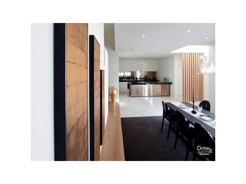 10026 The Boulevarde Lane, Benowa QLD 4217