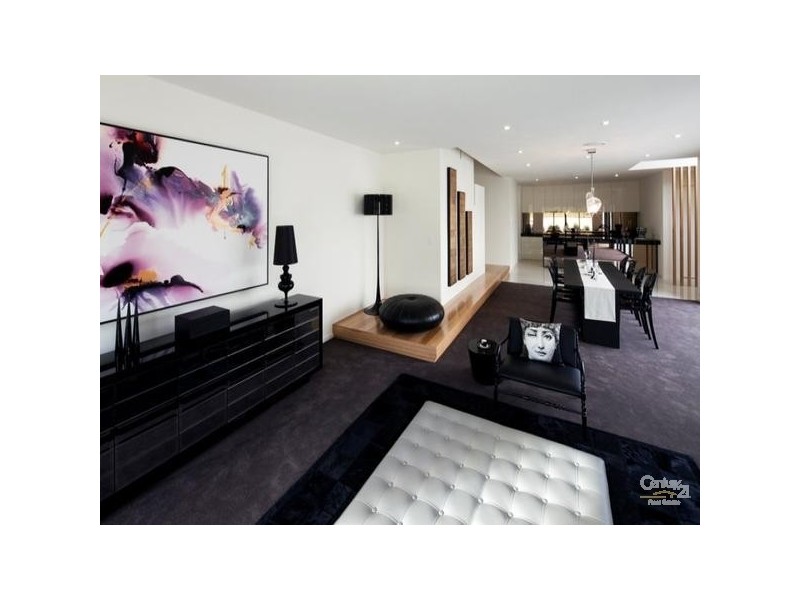 10026 The Boulevarde Lane, Benowa QLD 4217