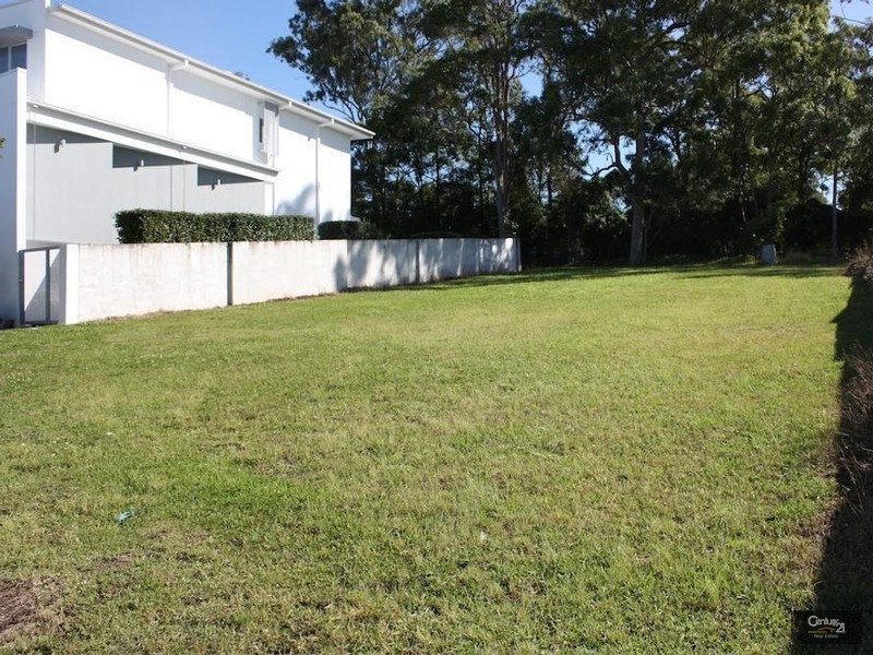 5009 Riverwood Grove, Benowa QLD 4217