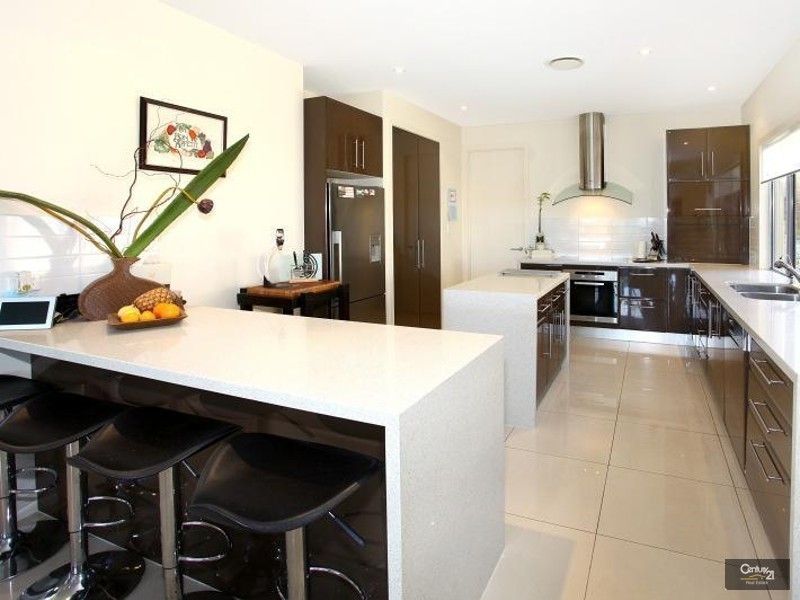 6029 Vista Drive, Benowa QLD 4217