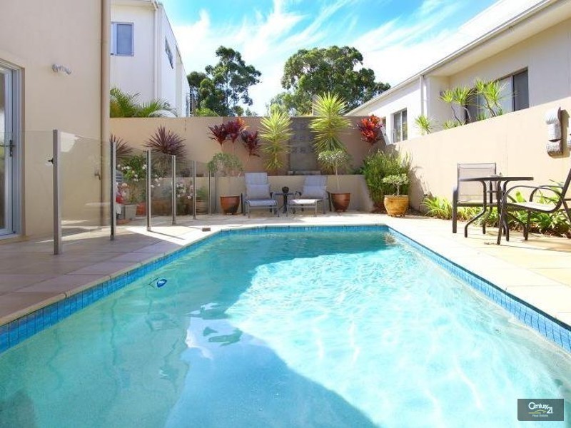 6029 Vista Drive, Benowa QLD 4217